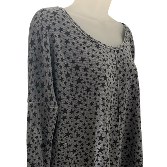 Lucky Brand Gray Star Print Thermal Knit Top Size S - Picture 2 of 8